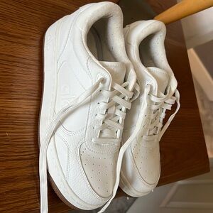 Alo recovery sneakers women sz. 7.5